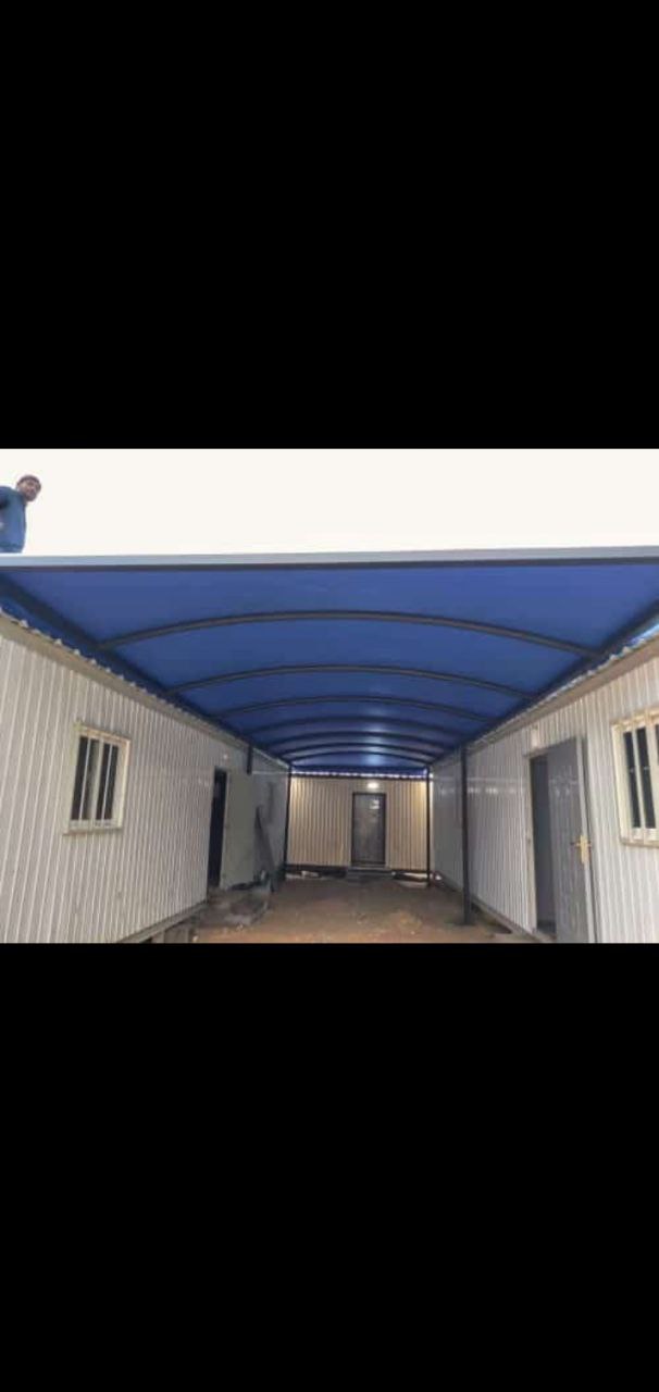 برجولات خشبية داكنة