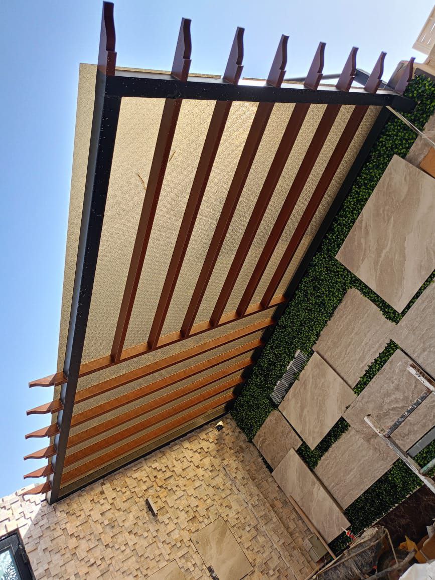 برجولات مع ستائر شفافة