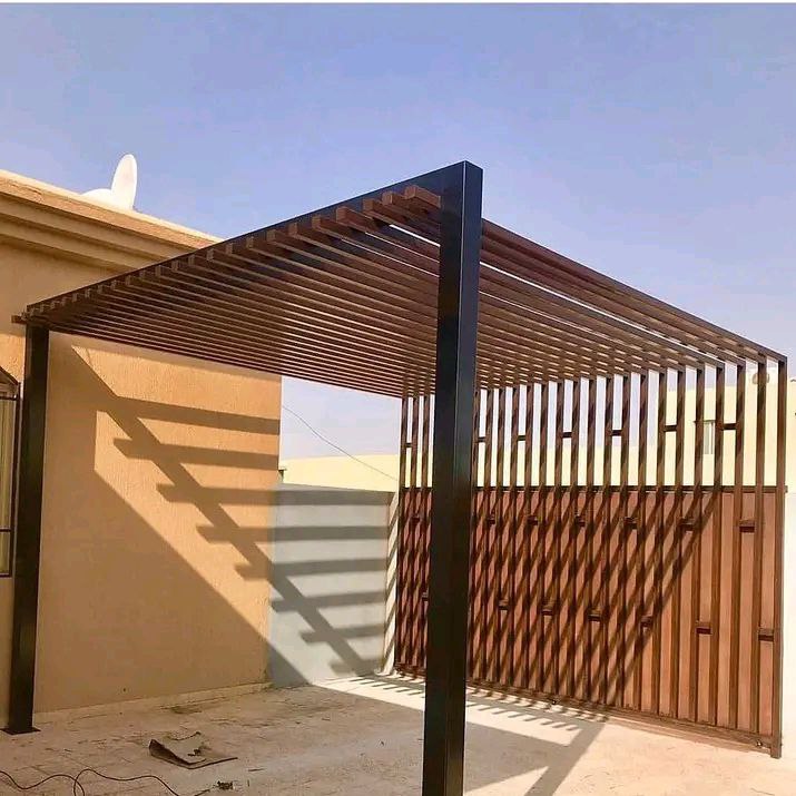 برجولات مع أثاث معدني مذهب