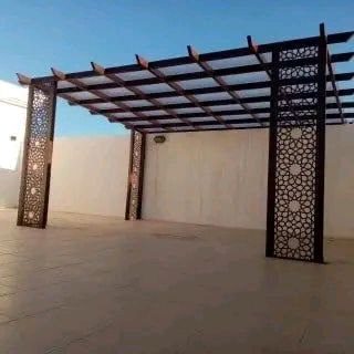 برجولات مع أثاث من البلاستيك