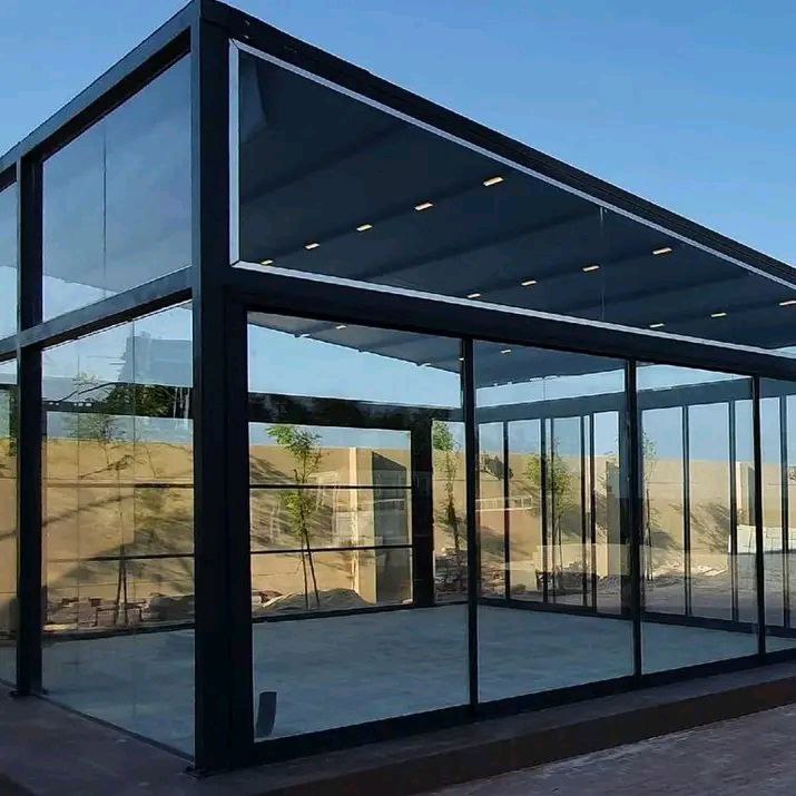 برجولات مع مظلات شفافة